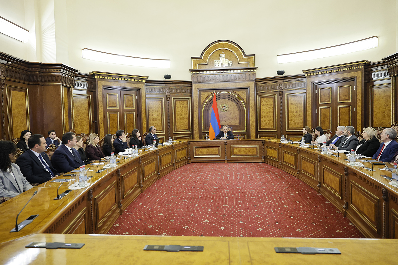 Վարչապետի գլխավորությամբ քննարկվել են պետական կառավարման գործընթացում երիտասարդների ներգրավմանը վերաբերող հարցեր