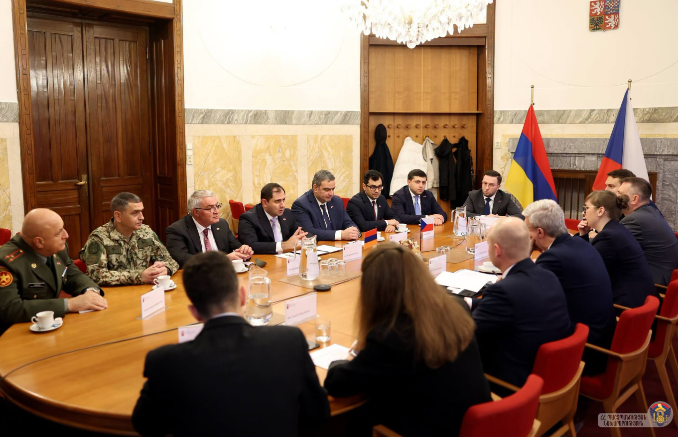 Սուրեն Պապիկյանը Չեխիայի առաջին փոխվարչապետի հետ քննարկել է ռազմատեխնիկական համագործակցությանը վերաբերող հարցեր