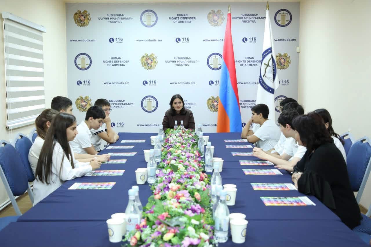 Երևանի թիվ 82 հիմնական դպրոցի աշակերտներն այցելել են Մարդու իրավունքների պաշտպանի աշխատակազմ