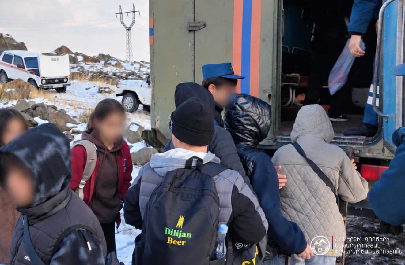 «Քարի լիճ» տանող ավտոճանապարհին ավտոբուսն արգելափակվել էր ձյան շերտում