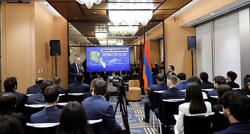 Փաշինեանը Նիւ Եորք Ժամանեց ՄԱԿ-ի Մէջ Ելո՞յթ Ունենալու, Թէ՞ Ամերիկահայ Ուսանողները Պառակտելու Նպատակով
