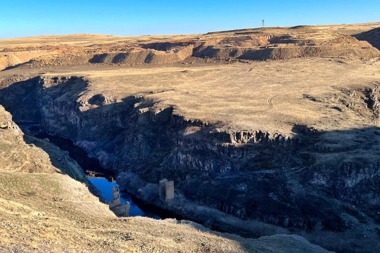 Türkiye signs contract to rebuild Ani Bridge on Armenian border