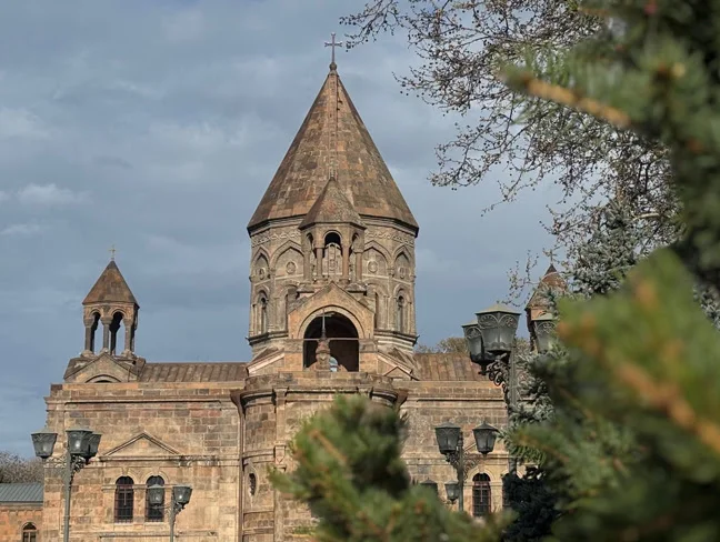 Armenia keeps Apostolic Church provision in draft constitution