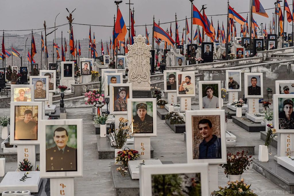 Не забудется и не простится, хоть на голове стойте