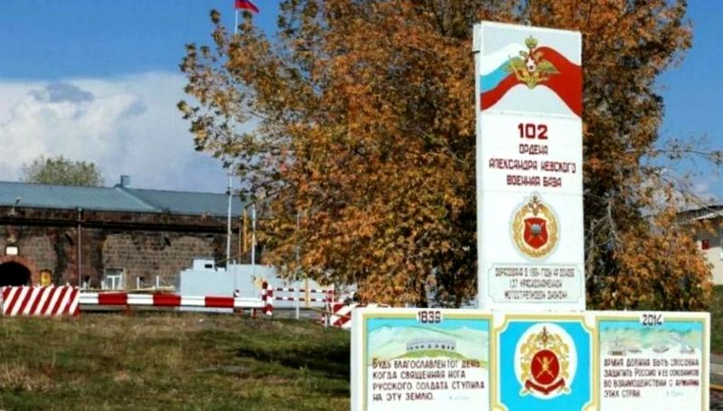 Вывод российской базы оставит Армению один на один с Турцией