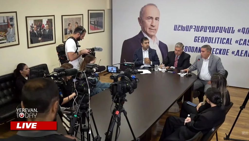 Месть вместо закона: Пашинян панически боится Роберта Кочаряна на свободе