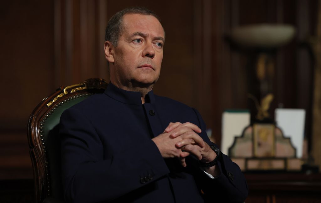 Дмитрий Медведев уверен, что ни к чему хорошему политика Пашиняна Армению не приведет
