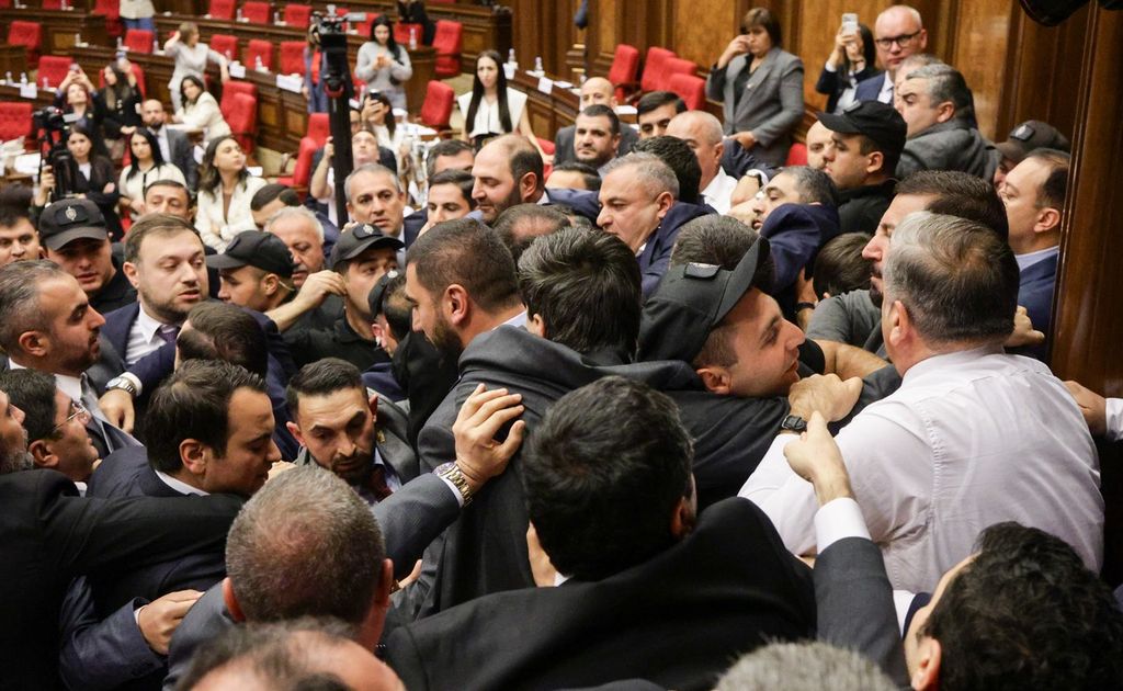Продолжится ли неконтролируемое рукоприкладство и за стенами парламента?
